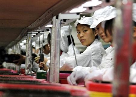 chinese-factory-workers-foxconn-factory.jpg